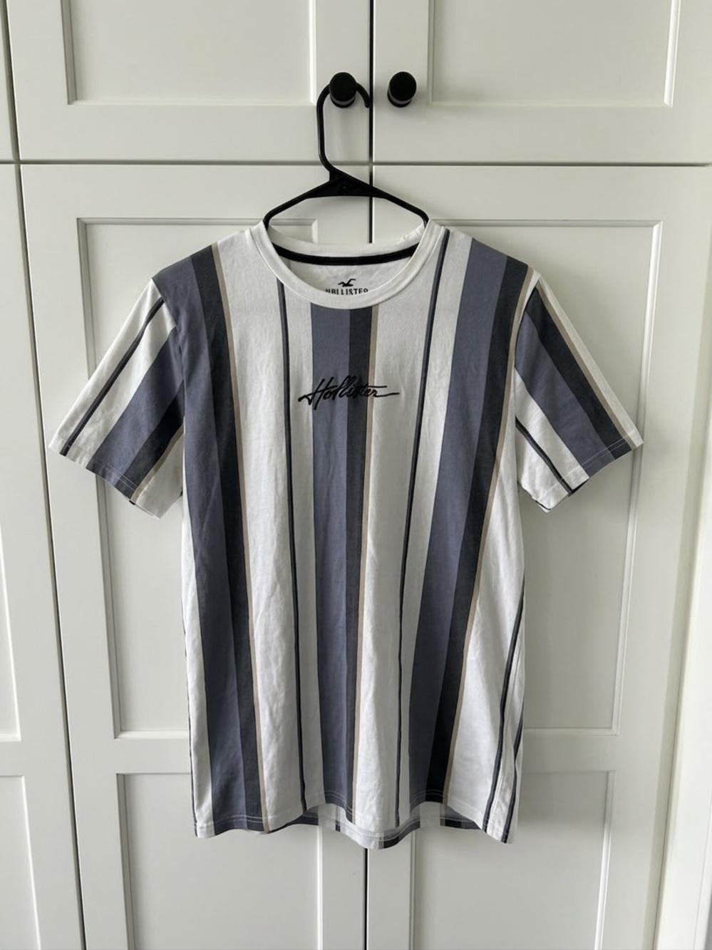 Hollister Vertical Stripe Tee in White, Gray, Navy